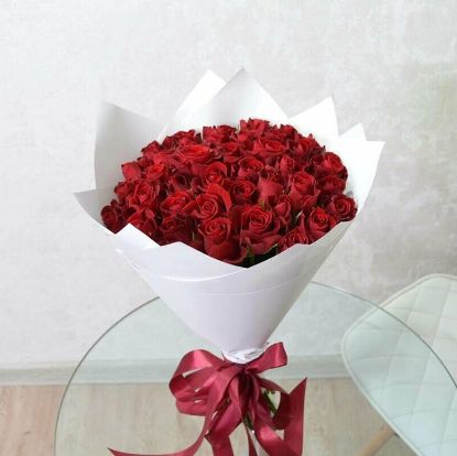 Picture of 35 red roses